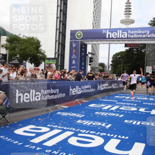 29.06.2025 - hella hamburg halbmarathon Michael Strokosch http://msf.ph/oto/8168116 29.06.2025 10:35:51 Ziel 3843, 12462, 12899, 13252, 15161, 16119 meine-sportfotos.de