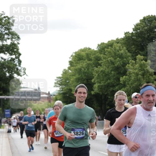 29.06.2025 - hella hamburg halbmarathon Jannik Wohlers http://msf.ph/oto/8168164 29.06.2025 10:21:07 Lombardsbrücke 1072, 1401, 2271, 2635, 2815, 3122, 3770, 3817, 3825, 3826, 4697, 4786, 5122, 5373, 5395, 5412, 5493, 5759, 5957, 6086, 6103, 6844, 7375, 7522, 7553, 7612, 7781, 8095, 8286, 8896, 9100, 9369, 9483, 9499, 9532, 9624, 10374, 10874, 10921, 11117, 11610, 12018, 12041, 12368, 12402, 12659, 13093, 13584, 13937, 14118, 14278, 14664, 15267, 15404, 15603, 15752, 15869, 16045, 16107, 17799, 17969, 18378, 18851, 19012 meine-sportfotos.de