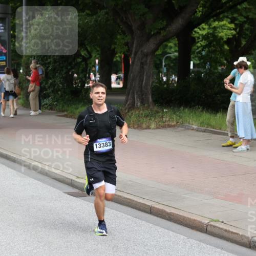 29.06.2025 - hella hamburg halbmarathon Yannick Fuchs http://msf.ph/oto/8168175 29.06.2025 10:23:19 20KM 2604, 3075, 10106, 12189, 12529, 13383, 15883 meine-sportfotos.de