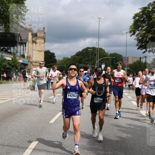 29.06.2025 - hella hamburg halbmarathon Yannick Fuchs http://msf.ph/oto/8168223 29.06.2025 10:40:54 20KM 1139, 2222, 2842, 3087, 4091, 4237, 4497, 4949, 5459, 6373, 6388, 6421, 6691, 6978, 7335, 8023, 8142, 8482, 8981, 9232, 9386, 9497, 9529, 9786, 9794, 10208, 10211, 11185, 11491, 11858, 12171, 12269, 12579, 12651, 12808, 12891, 13554, 13698, 13728, 13782, 13940, 14045, 14262, 14449, 14541, 14722, 15026, 15133, 15149, 15157, 15206, 15684, 15900, 16081, 16127, 16136, 16286, 16466, 16475, 17008, 17281, 17353, 17461, 17492, 17669, 17865, 17892, 18118 meine-sportfotos.de