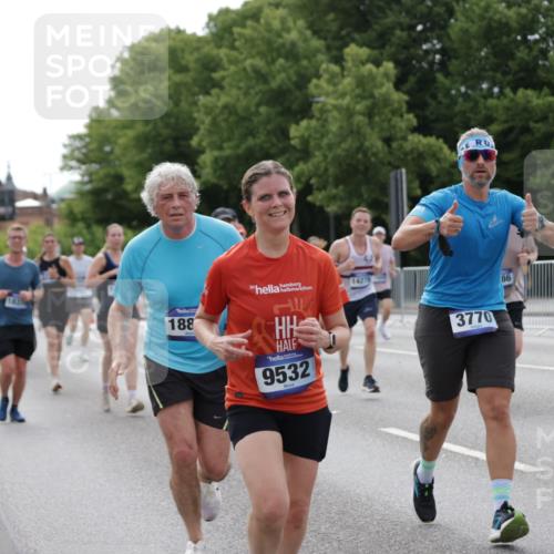 29.06.2025 - hella hamburg halbmarathon Jannik Wohlers http://msf.ph/oto/8168313 29.06.2025 10:21:09 Lombardsbrücke 1072, 1401, 2271, 2815, 3770, 3817, 3825, 3826, 4375, 4376, 4697, 4786, 5122, 5373, 5412, 5759, 5957, 6086, 6103, 6844, 7375, 7612, 7781, 8095, 8286, 8896, 9100, 9369, 9483, 9499, 9532, 9624, 10374, 10874, 10921, 12018, 12041, 12368, 12402, 12659, 13093, 13584, 13937, 14118, 14278, 14664, 15267, 15404, 15603, 15869, 16045, 16107, 17799, 17969, 18378, 18851, 19012 meine-sportfotos.de