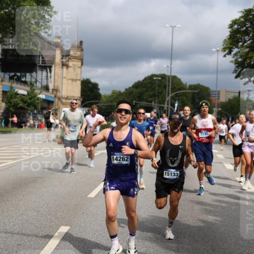 29.06.2025 - hella hamburg halbmarathon Yannick Fuchs http://msf.ph/oto/8168316 29.06.2025 10:40:54 20KM 1139, 2222, 2842, 3087, 4091, 4237, 4497, 4949, 5459, 6373, 6388, 6421, 6691, 6978, 7335, 8023, 8142, 8482, 8981, 9232, 9386, 9497, 9529, 9786, 9794, 10208, 10211, 11185, 11491, 11858, 12171, 12269, 12579, 12651, 12808, 12891, 13554, 13698, 13728, 13782, 13940, 14045, 14262, 14449, 14541, 14722, 15026, 15133, 15149, 15157, 15206, 15684, 15900, 16081, 16127, 16136, 16286, 16466, 16475, 17008, 17281, 17353, 17461, 17492, 17669, 17865, 17892, 18118 meine-sportfotos.de