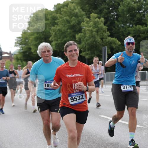29.06.2025 - hella hamburg halbmarathon Jannik Wohlers http://msf.ph/oto/8168337 29.06.2025 10:21:09 Lombardsbrücke 1072, 1401, 2271, 2815, 3770, 3817, 3825, 3826, 4375, 4376, 4697, 4786, 5122, 5373, 5412, 5759, 5957, 6086, 6103, 6844, 7375, 7612, 7781, 8095, 8286, 8896, 9100, 9369, 9483, 9499, 9532, 9624, 10374, 10874, 10921, 12018, 12041, 12368, 12402, 12659, 13093, 13584, 13937, 14118, 14278, 14664, 15267, 15404, 15603, 15869, 16045, 16107, 17799, 17969, 18378, 18851, 19012 meine-sportfotos.de