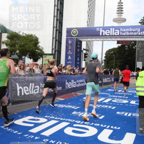 29.06.2025 - hella hamburg halbmarathon Michael Strokosch http://msf.ph/oto/8168338 29.06.2025 10:36:08 Ziel 2399, 6032, 9313, 10477, 12168, 12488, 13419, 14875, 17217, 18156, 18259 meine-sportfotos.de