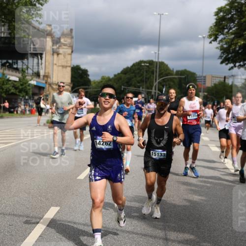 29.06.2025 - hella hamburg halbmarathon Yannick Fuchs http://msf.ph/oto/8168347 29.06.2025 10:40:54 20KM 1139, 2222, 2842, 3087, 4091, 4237, 4497, 4949, 5459, 6373, 6388, 6421, 6691, 6978, 7335, 8023, 8142, 8482, 8981, 9232, 9386, 9497, 9529, 9786, 9794, 10208, 10211, 11185, 11491, 11858, 12171, 12269, 12579, 12651, 12808, 12891, 13554, 13698, 13728, 13782, 13940, 14045, 14262, 14449, 14541, 14722, 15026, 15133, 15149, 15157, 15206, 15684, 15900, 16081, 16127, 16136, 16286, 16466, 16475, 17008, 17281, 17353, 17461, 17492, 17669, 17865, 17892, 18118 meine-sportfotos.de