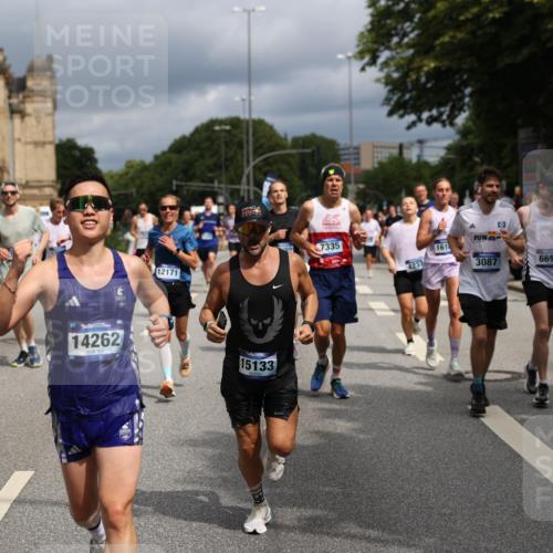 29.06.2025 - hella hamburg halbmarathon Yannick Fuchs http://msf.ph/oto/8168391 29.06.2025 10:40:55 20KM 1139, 2222, 2842, 3087, 4091, 4237, 4497, 4949, 5459, 6373, 6388, 6421, 6691, 6978, 7335, 8023, 8142, 8482, 8981, 9232, 9386, 9497, 9529, 9786, 9794, 10208, 10211, 11185, 11491, 11858, 12171, 12269, 12579, 12651, 12808, 12891, 13554, 13698, 13728, 13782, 13940, 14045, 14262, 14449, 14541, 14722, 15026, 15133, 15149, 15157, 15206, 15611, 15684, 15900, 16081, 16127, 16136, 16466, 16475, 17008, 17281, 17353, 17461, 17492, 17669, 17865, 17892, 18118 meine-sportfotos.de