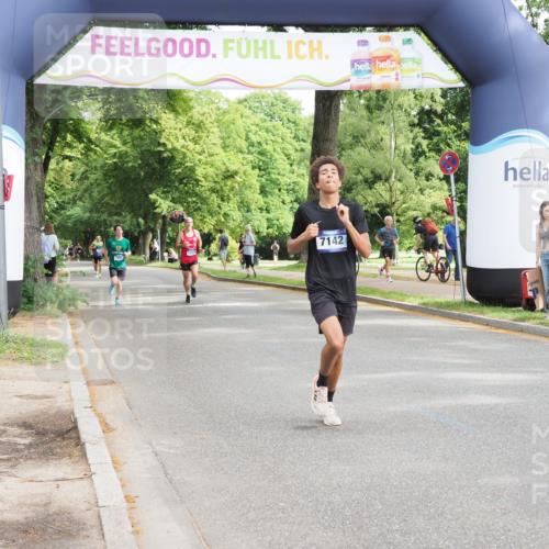 29.06.2025 - hella hamburg halbmarathon MichiJ http://msf.ph/oto/8168399 29.06.2025 10:14:36 Zwischen KM18-KM19 7142, 7331, 7855, 9269, 14753, 17614, 19041 meine-sportfotos.de