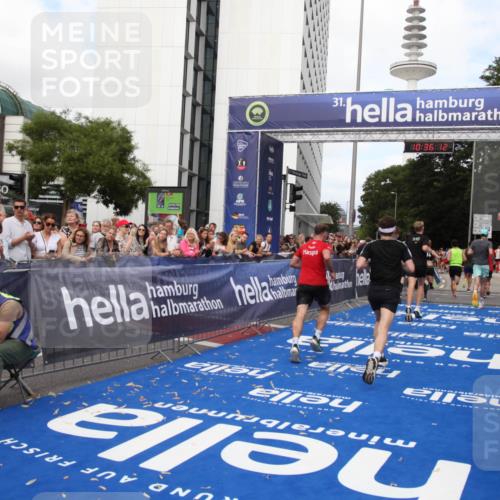 29.06.2025 - hella hamburg halbmarathon Michael Strokosch http://msf.ph/oto/8168489 29.06.2025 10:36:11 Ziel 2399, 6032, 6990, 9313, 10477, 12168, 12447, 12488, 13419, 14875, 17078, 17217, 17691, 18156, 18600 meine-sportfotos.de