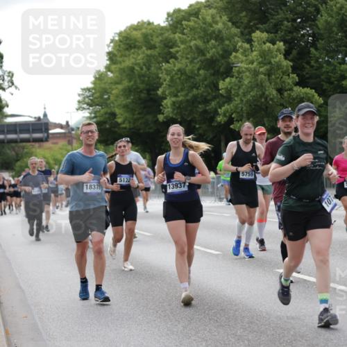 29.06.2025 - hella hamburg halbmarathon Jannik Wohlers http://msf.ph/oto/8168497 29.06.2025 10:21:11 Lombardsbrücke 1072, 1401, 1668, 2815, 3770, 3817, 3825, 3826, 4375, 4376, 4697, 4786, 5122, 5412, 5759, 5957, 6086, 6103, 7375, 7612, 7781, 8095, 8286, 8896, 9100, 9369, 9483, 9499, 9532, 9624, 10374, 10874, 10921, 12018, 12041, 12368, 12402, 12659, 13093, 13584, 13604, 13937, 14118, 14278, 14664, 15267, 15404, 15603, 15869, 16045, 16107, 17799, 17903, 17932, 18378, 18851, 19012 meine-sportfotos.de