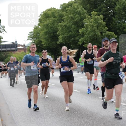 29.06.2025 - hella hamburg halbmarathon Jannik Wohlers http://msf.ph/oto/8168503 29.06.2025 10:21:11 Lombardsbrücke 1072, 1401, 1668, 2815, 3770, 3817, 3825, 3826, 4375, 4376, 4697, 4786, 5122, 5412, 5759, 5957, 6086, 6103, 7375, 7612, 7781, 8095, 8286, 8896, 9100, 9369, 9483, 9499, 9532, 9624, 10374, 10874, 10921, 12018, 12041, 12368, 12402, 12659, 13093, 13584, 13604, 13937, 14118, 14278, 14664, 15267, 15404, 15603, 15869, 16045, 16107, 17799, 17903, 17932, 18378, 18851, 19012 meine-sportfotos.de