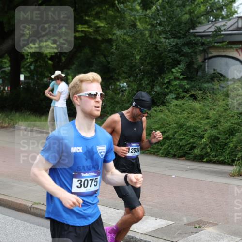 29.06.2025 - hella hamburg halbmarathon Yannick Fuchs http://msf.ph/oto/8168511 29.06.2025 10:23:23 20KM 1953, 2604, 3075, 7389, 12189, 12529, 13383, 15883 meine-sportfotos.de