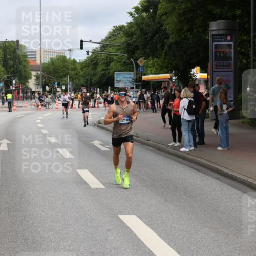 29.06.2025 - hella hamburg halbmarathon Yannick Fuchs http://msf.ph/oto/8168543 29.06.2025 10:23:27 20KM 1953, 2604, 3075, 7389, 10222, 12189, 12529, 13383, 14140, 15883, 17488 meine-sportfotos.de