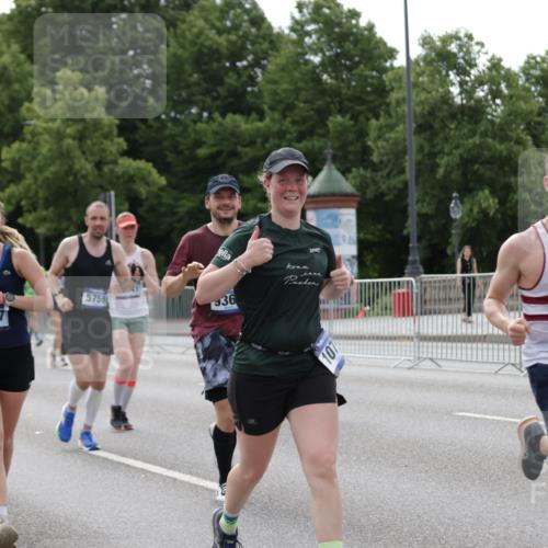 29.06.2025 - hella hamburg halbmarathon Jannik Wohlers http://msf.ph/oto/8168550 29.06.2025 10:21:11 Lombardsbrücke 1072, 1401, 1668, 2815, 3770, 3817, 3825, 3826, 4375, 4376, 4697, 4786, 5122, 5412, 5759, 5957, 6086, 6103, 7375, 7612, 7781, 8095, 8286, 8896, 9100, 9369, 9483, 9499, 9532, 9624, 10374, 10874, 10921, 12018, 12041, 12368, 12402, 12659, 13093, 13584, 13604, 13937, 14118, 14278, 14664, 15267, 15404, 15603, 15869, 16045, 16107, 17799, 17903, 17932, 18378, 18851, 19012 meine-sportfotos.de