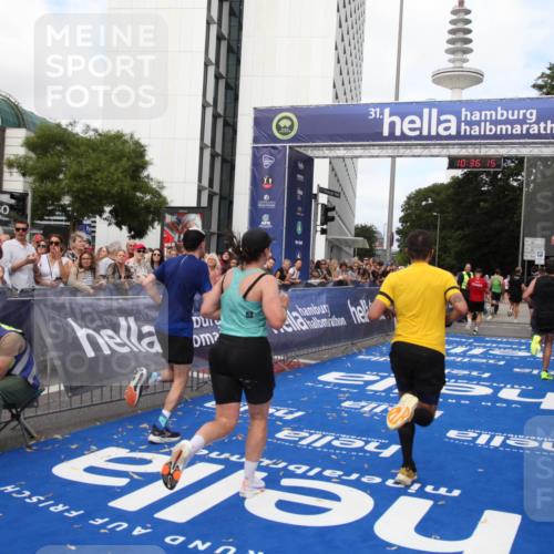 29.06.2025 - hella hamburg halbmarathon Michael Strokosch http://msf.ph/oto/8168575 29.06.2025 10:36:14 Ziel 2774, 6032, 6990, 12168, 12447, 12488, 14601, 14875, 15115, 17078, 17329, 17691, 18600 meine-sportfotos.de