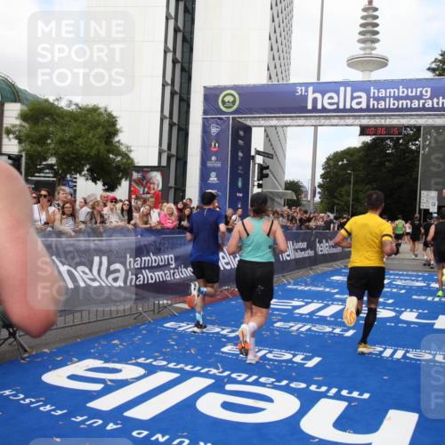 29.06.2025 - hella hamburg halbmarathon Michael Strokosch http://msf.ph/oto/8168598 29.06.2025 10:36:14 Ziel 2774, 6032, 6990, 12168, 12447, 12488, 14601, 14875, 15115, 17078, 17329, 17691, 18600 meine-sportfotos.de