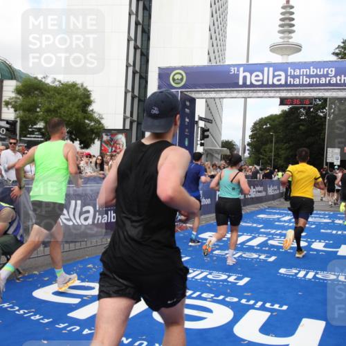 29.06.2025 - hella hamburg halbmarathon Michael Strokosch http://msf.ph/oto/8168618 29.06.2025 10:36:15 Ziel 2774, 6032, 6990, 12447, 13991, 14601, 14875, 15115, 17078, 17329, 17691, 18600 meine-sportfotos.de