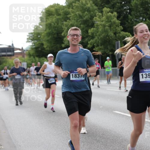 29.06.2025 - hella hamburg halbmarathon Jannik Wohlers http://msf.ph/oto/8168633 29.06.2025 10:21:13 Lombardsbrücke 1072, 1401, 1668, 3770, 3825, 3826, 4375, 4376, 4697, 4786, 5122, 5412, 5759, 5957, 6086, 6103, 6475, 7612, 7781, 8095, 8286, 8715, 8896, 9369, 9483, 9499, 9532, 9624, 10374, 10874, 10921, 12041, 12368, 12402, 12659, 13093, 13584, 13604, 13937, 14118, 14278, 15267, 15404, 15603, 15869, 16045, 17903, 17932, 18378, 18439, 18851 meine-sportfotos.de