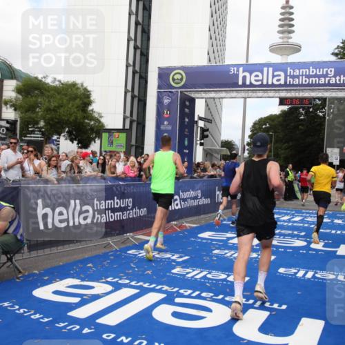 29.06.2025 - hella hamburg halbmarathon Michael Strokosch http://msf.ph/oto/8168665 29.06.2025 10:36:15 Ziel 2774, 6032, 6990, 12447, 13991, 14601, 14875, 15115, 17078, 17329, 17691, 18600 meine-sportfotos.de