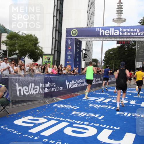 29.06.2025 - hella hamburg halbmarathon Michael Strokosch http://msf.ph/oto/8168685 29.06.2025 10:36:16 Ziel 2774, 6032, 6829, 6990, 6993, 12447, 13991, 14601, 15115, 17078, 17329, 17691, 18600 meine-sportfotos.de