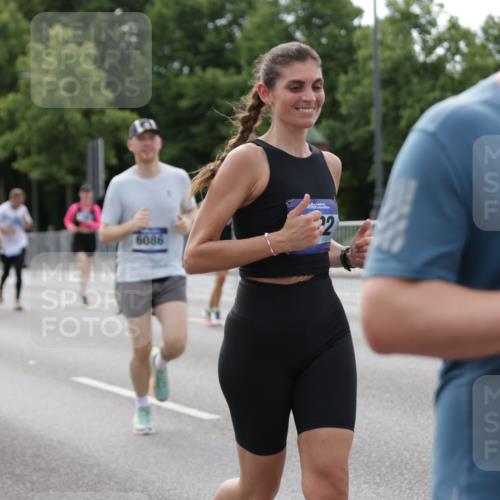 29.06.2025 - hella hamburg halbmarathon Jannik Wohlers http://msf.ph/oto/8168691 29.06.2025 10:21:14 Lombardsbrücke 1072, 1401, 1668, 2529, 3770, 3825, 3826, 4375, 4376, 4697, 4786, 5122, 5412, 5759, 5957, 6086, 6103, 6475, 6805, 7612, 7781, 8286, 8715, 8896, 9369, 9483, 9499, 9532, 9624, 10019, 10374, 10874, 10921, 12041, 12368, 12402, 12659, 13093, 13584, 13604, 13937, 14118, 14278, 15404, 15603, 15869, 16045, 17903, 17932, 18378, 18439, 18851 meine-sportfotos.de