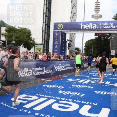 29.06.2025 - hella hamburg halbmarathon Michael Strokosch http://msf.ph/oto/8168706 29.06.2025 10:36:16 Ziel 2774, 6032, 6829, 6990, 6993, 12447, 13991, 14601, 15115, 17078, 17329, 17691, 18600 meine-sportfotos.de