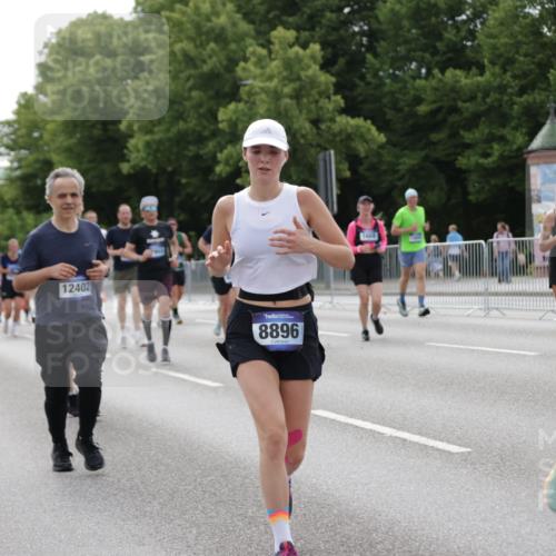 29.06.2025 - hella hamburg halbmarathon Jannik Wohlers http://msf.ph/oto/8168763 29.06.2025 10:21:15 Lombardsbrücke 1072, 1401, 1668, 2172, 2529, 3770, 3825, 3826, 4289, 4375, 4376, 4697, 4786, 5122, 5412, 5759, 5957, 6086, 6103, 6475, 6805, 7612, 7672, 8286, 8715, 8896, 9369, 9483, 9499, 9532, 10019, 10374, 10874, 12041, 12368, 12402, 12659, 13093, 13584, 13604, 13937, 14118, 14278, 15404, 15603, 15869, 16045, 17903, 17932, 18378, 18439, 18851 meine-sportfotos.de