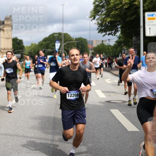 29.06.2025 - hella hamburg halbmarathon Yannick Fuchs http://msf.ph/oto/8168768 29.06.2025 10:40:57 20KM 1139, 2222, 2623, 3087, 4091, 4237, 4497, 5459, 6373, 6388, 6421, 6691, 6978, 7335, 8023, 8142, 8482, 8981, 9232, 9386, 9497, 9529, 9786, 9794, 10208, 10211, 11077, 11185, 11491, 11858, 12171, 12269, 12579, 12651, 12808, 12891, 13554, 13698, 13728, 13782, 13940, 14045, 14262, 14415, 14449, 14541, 14722, 15026, 15133, 15149, 15157, 15206, 15611, 15684, 15900, 16081, 16127, 16136, 16466, 16475, 17008, 17281, 17353, 17461, 17492, 17669, 17865, 17892, 18118 meine-sportfotos.de