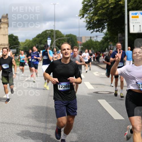 29.06.2025 - hella hamburg halbmarathon Yannick Fuchs http://msf.ph/oto/8168777 29.06.2025 10:40:57 20KM 1139, 2222, 2623, 3087, 4091, 4237, 4497, 5459, 6373, 6388, 6421, 6691, 6978, 7335, 8023, 8142, 8482, 8981, 9232, 9386, 9497, 9529, 9786, 9794, 10208, 10211, 11077, 11185, 11491, 11858, 12171, 12269, 12579, 12651, 12808, 12891, 13554, 13698, 13728, 13782, 13940, 14045, 14262, 14415, 14449, 14541, 14722, 15026, 15133, 15149, 15157, 15206, 15611, 15684, 15900, 16081, 16127, 16136, 16466, 16475, 17008, 17281, 17353, 17461, 17492, 17669, 17865, 17892, 18118 meine-sportfotos.de