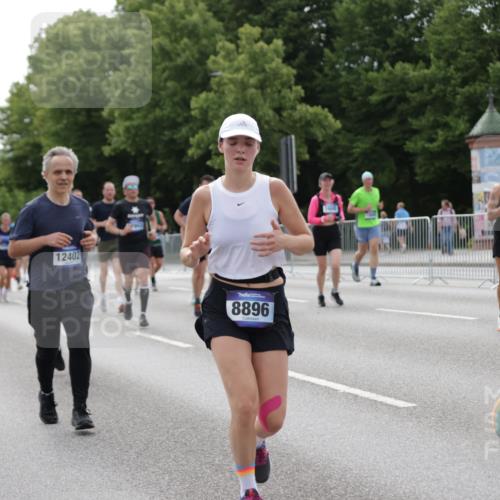 29.06.2025 - hella hamburg halbmarathon Jannik Wohlers http://msf.ph/oto/8168786 29.06.2025 10:21:15 Lombardsbrücke 1072, 1401, 1668, 2172, 2529, 3770, 3825, 3826, 4289, 4375, 4376, 4697, 4786, 5122, 5412, 5759, 5957, 6086, 6103, 6475, 6805, 7612, 7672, 8286, 8715, 8896, 9369, 9483, 9499, 9532, 10019, 10374, 10874, 12041, 12368, 12402, 12659, 13093, 13584, 13604, 13937, 14118, 14278, 15404, 15603, 15869, 16045, 17903, 17932, 18378, 18439, 18851 meine-sportfotos.de