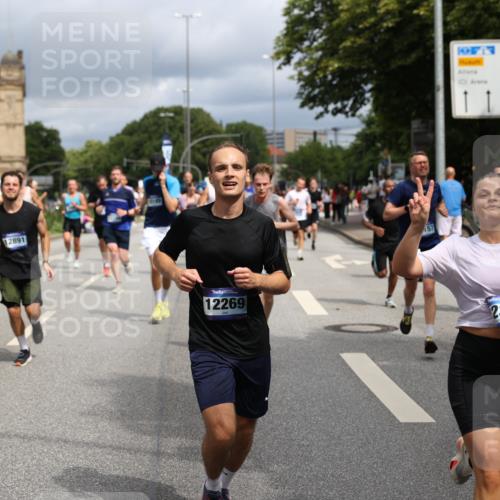 29.06.2025 - hella hamburg halbmarathon Yannick Fuchs http://msf.ph/oto/8168802 29.06.2025 10:40:57 20KM 1139, 2222, 2623, 3087, 4091, 4237, 4497, 5459, 6373, 6388, 6421, 6691, 6978, 7335, 8023, 8142, 8482, 8981, 9232, 9386, 9497, 9529, 9786, 9794, 10208, 10211, 11077, 11185, 11491, 11858, 12171, 12269, 12579, 12651, 12808, 12891, 13554, 13698, 13728, 13782, 13940, 14045, 14262, 14415, 14449, 14541, 14722, 15026, 15133, 15149, 15157, 15206, 15611, 15684, 15900, 16081, 16127, 16136, 16466, 16475, 17008, 17281, 17353, 17461, 17492, 17669, 17865, 17892, 18118 meine-sportfotos.de