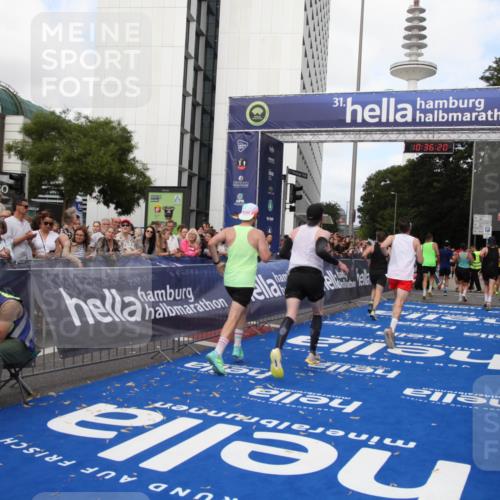 29.06.2025 - hella hamburg halbmarathon Michael Strokosch http://msf.ph/oto/8168816 29.06.2025 10:36:18 Ziel 2774, 6829, 6990, 6993, 12447, 13991, 14601, 15115, 15348, 17078, 17329, 17691, 18600 meine-sportfotos.de