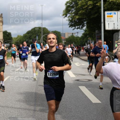 29.06.2025 - hella hamburg halbmarathon Yannick Fuchs http://msf.ph/oto/8168822 29.06.2025 10:40:57 20KM 1139, 2222, 2623, 3087, 4091, 4237, 4497, 5459, 6373, 6388, 6421, 6691, 6978, 7335, 8023, 8142, 8482, 8981, 9232, 9386, 9497, 9529, 9786, 9794, 10208, 10211, 11077, 11185, 11491, 11858, 12171, 12269, 12579, 12651, 12808, 12891, 13554, 13698, 13728, 13782, 13940, 14045, 14262, 14415, 14449, 14541, 14722, 15026, 15133, 15149, 15157, 15206, 15611, 15684, 15900, 16081, 16127, 16136, 16466, 16475, 17008, 17281, 17353, 17461, 17492, 17669, 17865, 17892, 18118 meine-sportfotos.de