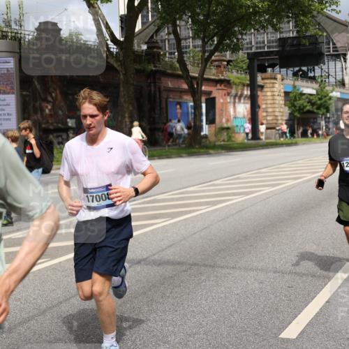 29.06.2025 - hella hamburg halbmarathon Yannick Fuchs http://msf.ph/oto/8168847 29.06.2025 10:40:58 20KM 1139, 2222, 2623, 3087, 4091, 4237, 4497, 5459, 6373, 6388, 6421, 6691, 6978, 7335, 8023, 8142, 8482, 8981, 9232, 9386, 9497, 9529, 9786, 9794, 10208, 10211, 11077, 11185, 11491, 11858, 12171, 12269, 12579, 12651, 12808, 12891, 13554, 13698, 13728, 13782, 13940, 14045, 14262, 14415, 14449, 14541, 14722, 15026, 15133, 15149, 15157, 15206, 15611, 15684, 15900, 16081, 16127, 16136, 16466, 16475, 17008, 17281, 17353, 17461, 17492, 17669, 17865, 17892, 18118 meine-sportfotos.de