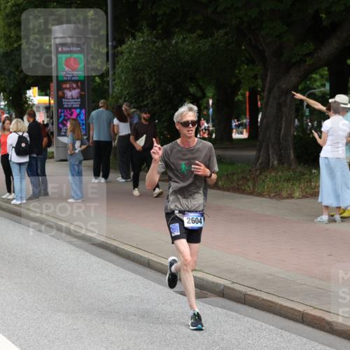 29.06.2025 - hella hamburg halbmarathon Yannick Fuchs http://msf.ph/oto/8168860 29.06.2025 10:23:35 20KM 1953, 2604, 3968, 6090, 7389, 10222, 12189, 14140, 15655, 15883, 16711, 17374, 17488 meine-sportfotos.de