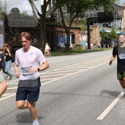 29.06.2025 - hella hamburg halbmarathon Yannick Fuchs http://msf.ph/oto/8168870 29.06.2025 10:40:58 20KM 1139, 2222, 2623, 3087, 4091, 4237, 4497, 5459, 6373, 6388, 6421, 6691, 6978, 7335, 8023, 8142, 8482, 8981, 9232, 9386, 9497, 9529, 9786, 9794, 10208, 10211, 11077, 11185, 11491, 11858, 12171, 12269, 12579, 12651, 12808, 12891, 13554, 13698, 13728, 13782, 13940, 14045, 14262, 14415, 14449, 14541, 14722, 15026, 15133, 15149, 15157, 15206, 15611, 15684, 15900, 16081, 16127, 16136, 16466, 16475, 17008, 17281, 17353, 17461, 17492, 17669, 17865, 17892, 18118 meine-sportfotos.de