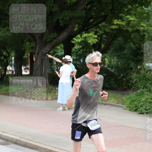29.06.2025 - hella hamburg halbmarathon Yannick Fuchs http://msf.ph/oto/8168872 29.06.2025 10:23:36 20KM 1953, 2604, 3968, 6090, 7389, 10222, 12189, 14140, 15655, 15883, 16711, 17374, 17488 meine-sportfotos.de