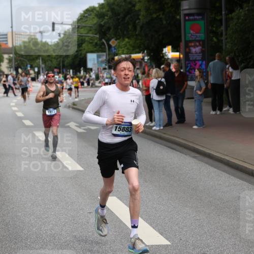29.06.2025 - hella hamburg halbmarathon Yannick Fuchs http://msf.ph/oto/8168906 29.06.2025 10:23:37 20KM 1953, 2604, 3968, 6090, 7389, 10222, 12189, 14140, 15655, 15883, 16711, 17374, 17488 meine-sportfotos.de
