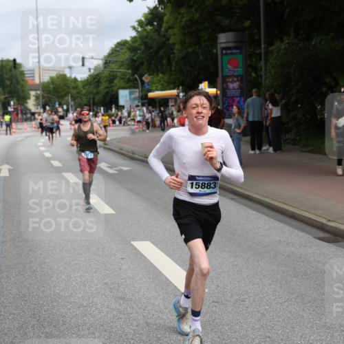 29.06.2025 - hella hamburg halbmarathon Yannick Fuchs http://msf.ph/oto/8168927 29.06.2025 10:23:37 20KM 1953, 2604, 3968, 6090, 7389, 10222, 12189, 14140, 15655, 15883, 16711, 17374, 17488 meine-sportfotos.de