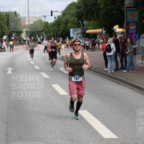 29.06.2025 - hella hamburg halbmarathon Yannick Fuchs http://msf.ph/oto/8168930 29.06.2025 10:23:38 20KM 1953, 2604, 3968, 6090, 7389, 10222, 12189, 14140, 15655, 15883, 16711, 17374, 17488 meine-sportfotos.de