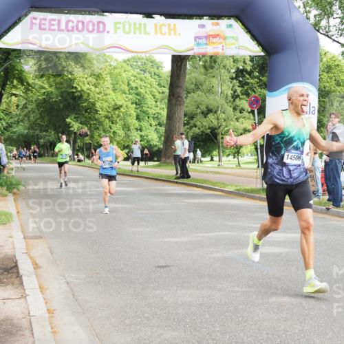 29.06.2025 - hella hamburg halbmarathon MichiJ http://msf.ph/oto/8168961 29.06.2025 10:14:45 Zwischen KM18-KM19 2892, 14506, 16361, 17752 meine-sportfotos.de