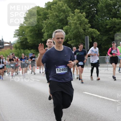 29.06.2025 - hella hamburg halbmarathon Jannik Wohlers http://msf.ph/oto/8169001 29.06.2025 10:21:16 Lombardsbrücke 1072, 1158, 1401, 1668, 2172, 2315, 2353, 2529, 3770, 3825, 3826, 4289, 4375, 4376, 4697, 4786, 5122, 5412, 5759, 5957, 6086, 6103, 6475, 6805, 7075, 7612, 7672, 8286, 8715, 8896, 9369, 9483, 9499, 9532, 9635, 10019, 10374, 10874, 11425, 12041, 12368, 12402, 12659, 13093, 13604, 13937, 14278, 15404, 15603, 15869, 16045, 17903, 17932, 18378, 18439, 18851 meine-sportfotos.de