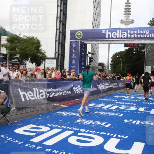 29.06.2025 - hella hamburg halbmarathon Michael Strokosch http://msf.ph/oto/8169003 29.06.2025 10:36:23 Ziel 6829, 6993, 12051, 13991, 14075, 15348, 16158, 17192 meine-sportfotos.de