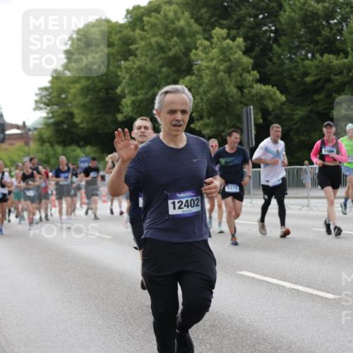 29.06.2025 - hella hamburg halbmarathon Jannik Wohlers http://msf.ph/oto/8169027 29.06.2025 10:21:16 Lombardsbrücke 1072, 1158, 1401, 1668, 2172, 2315, 2353, 2529, 3770, 3825, 3826, 4289, 4375, 4376, 4697, 4786, 5122, 5412, 5759, 5957, 6086, 6103, 6475, 6805, 7075, 7612, 7672, 8286, 8715, 8896, 9369, 9483, 9499, 9532, 9635, 10019, 10374, 10874, 11425, 12041, 12368, 12402, 12659, 13093, 13604, 13937, 14278, 15404, 15603, 15869, 16045, 17903, 17932, 18378, 18439, 18851 meine-sportfotos.de