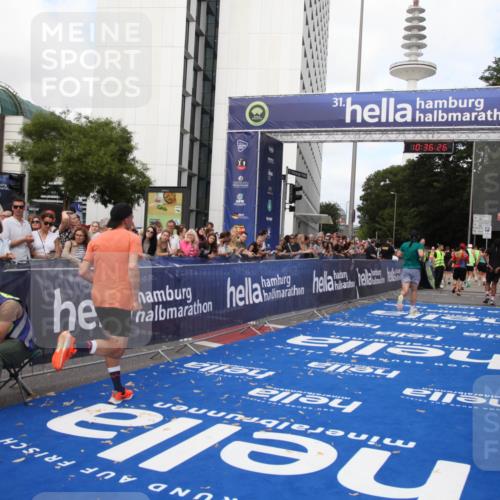 29.06.2025 - hella hamburg halbmarathon Michael Strokosch http://msf.ph/oto/8169084 29.06.2025 10:36:25 Ziel 6829, 6993, 8084, 11304, 12051, 14075, 15348, 16158, 17192 meine-sportfotos.de