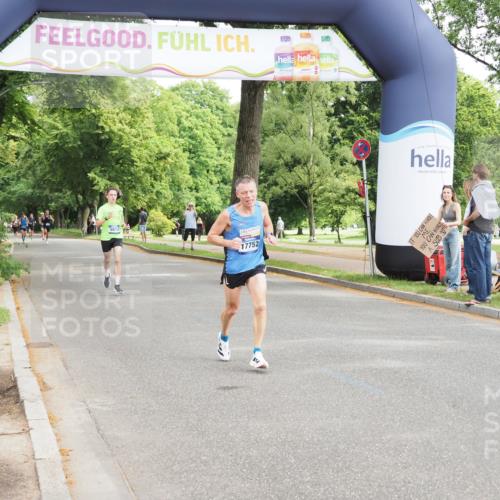 29.06.2025 - hella hamburg halbmarathon MichiJ http://msf.ph/oto/8169116 29.06.2025 10:14:47 Zwischen KM18-KM19 5612, 14506, 17752 meine-sportfotos.de