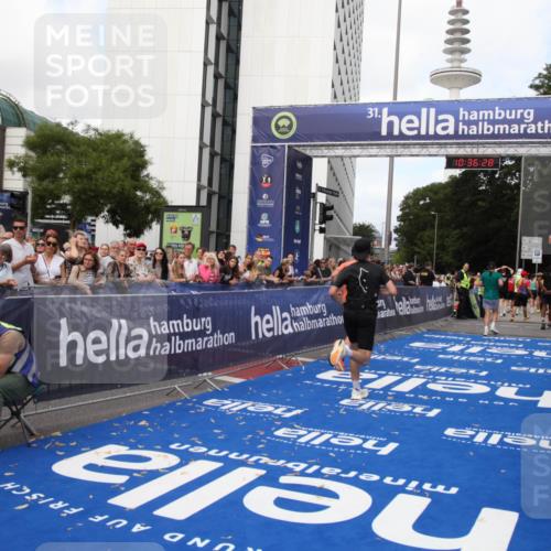 29.06.2025 - hella hamburg halbmarathon Michael Strokosch http://msf.ph/oto/8169134 29.06.2025 10:36:27 Ziel 8084, 10404, 10852, 11304, 12051, 12916, 14075, 16158, 17192, 18062 meine-sportfotos.de