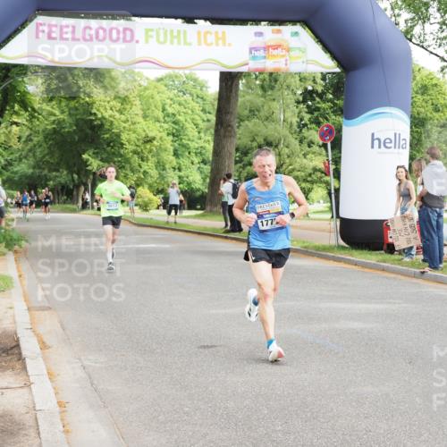 29.06.2025 - hella hamburg halbmarathon MichiJ http://msf.ph/oto/8169154 29.06.2025 10:14:47 Zwischen KM18-KM19 5612, 14506, 17752 meine-sportfotos.de