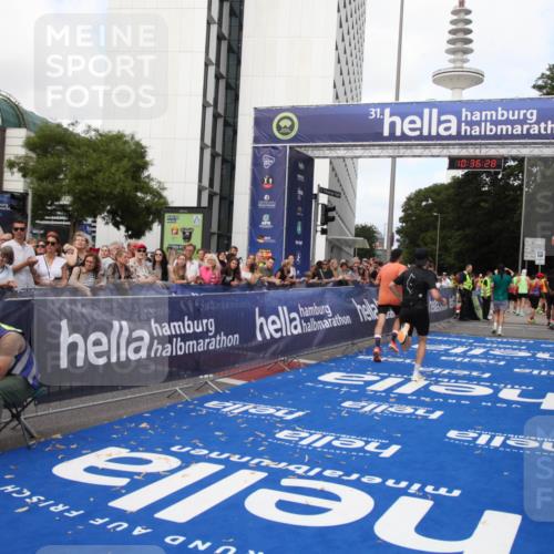 29.06.2025 - hella hamburg halbmarathon Michael Strokosch http://msf.ph/oto/8169155 29.06.2025 10:36:27 Ziel 8084, 10404, 10852, 11304, 12051, 12916, 14075, 16158, 17192, 18062 meine-sportfotos.de