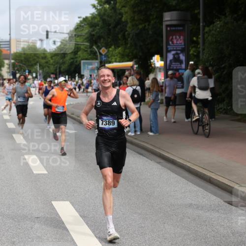 29.06.2025 - hella hamburg halbmarathon Yannick Fuchs http://msf.ph/oto/8169157 29.06.2025 10:23:42 20KM 1953, 2604, 3968, 5328, 6090, 7389, 8473, 10222, 10351, 10486, 14140, 15655, 15883, 16711, 17213, 17374, 17428, 17488, 18763 meine-sportfotos.de