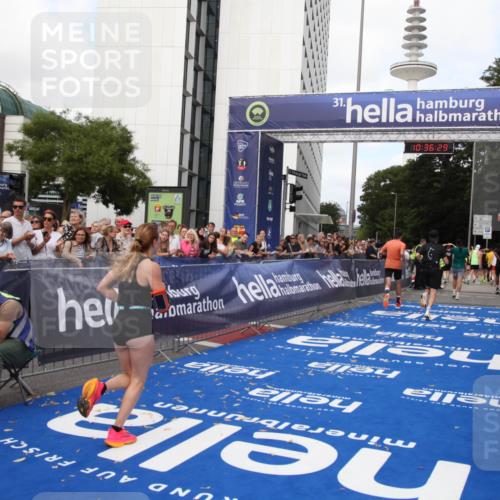 29.06.2025 - hella hamburg halbmarathon Michael Strokosch http://msf.ph/oto/8169172 29.06.2025 10:36:28 Ziel 8084, 10404, 10680, 10852, 11304, 12051, 12916, 14075, 16158, 17192, 18062 meine-sportfotos.de